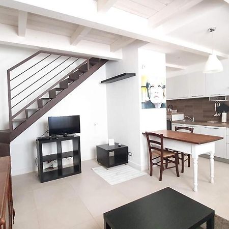 Urban Cottage - Casa Vacanze Барі Екстер'єр фото